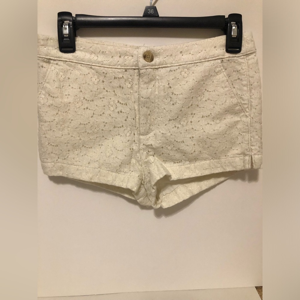 Abercrombie & Fitch lace style cream shorts womens size 25 0 short shorts‎